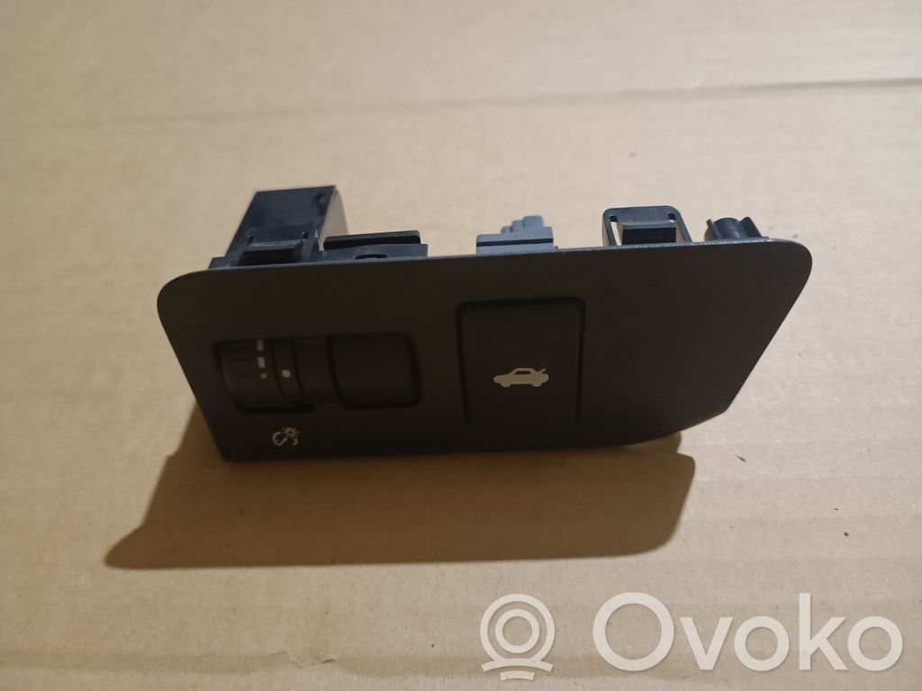 Toyota GT 86 Tailgate opening switch 