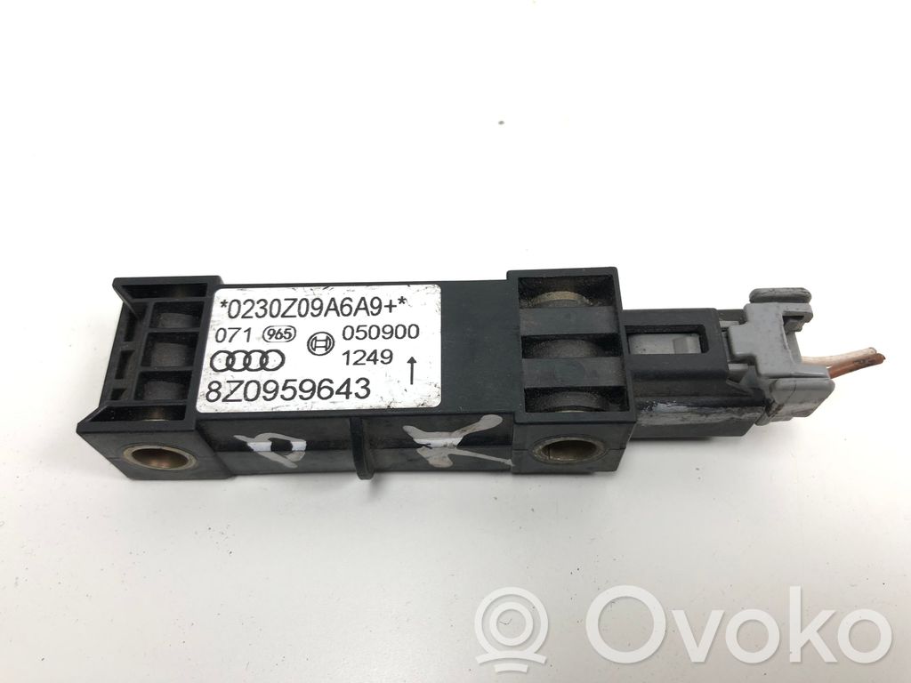 Sensor impacto/accidente para activar Airbag   8Z0959643