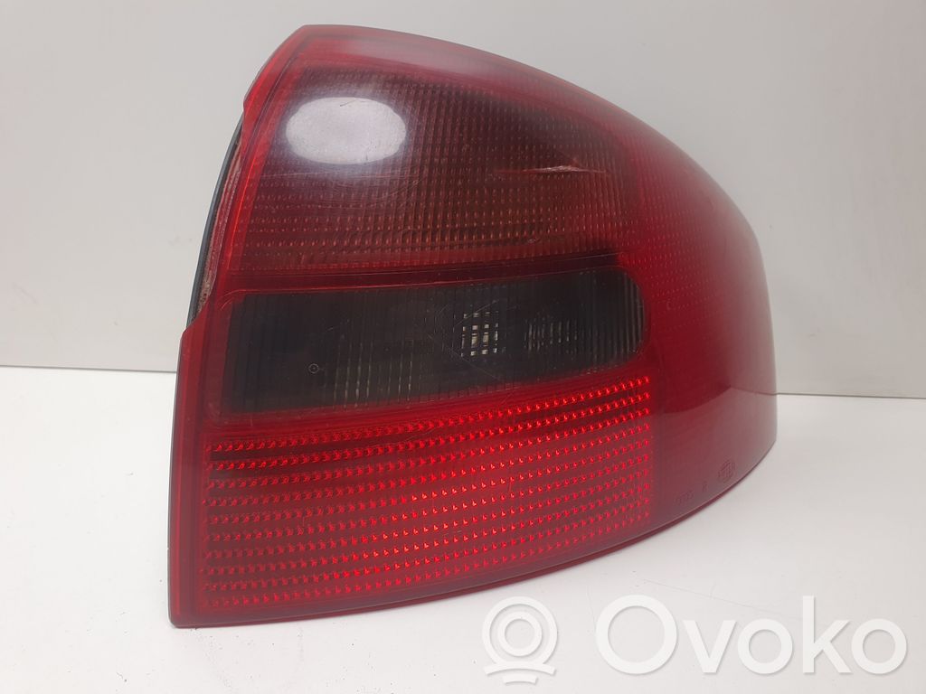 Audi A6 S6 C5 4B Aizmugurējais lukturis virsbūvē 