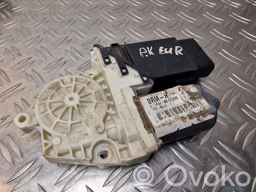 Volkswagen Golf IV Silnik regulatora szyby drzwi przednich 