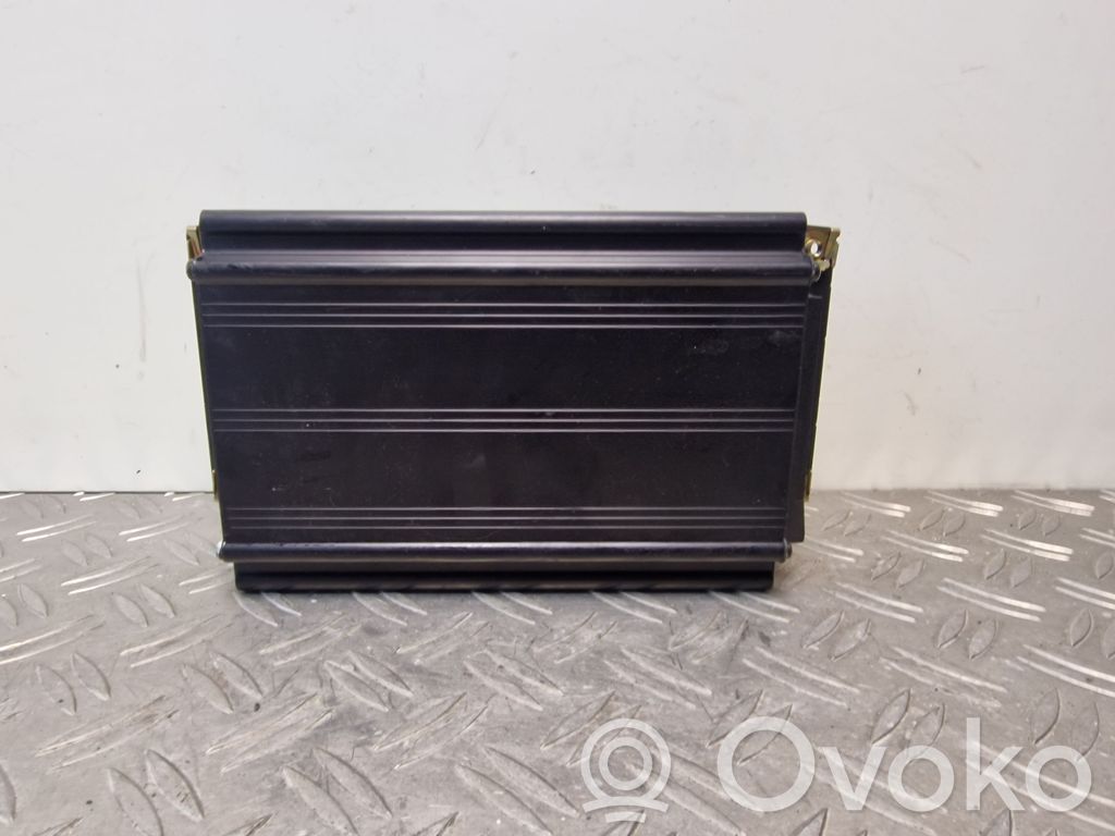 Audi A4 S4 B5 8D Wzmacniacz audio 