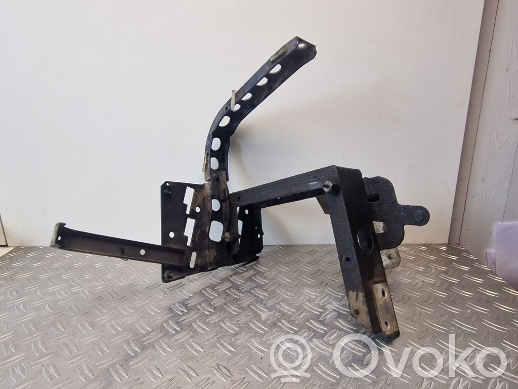 Audi A8 S8 D2 4D Fender mounting bracket 