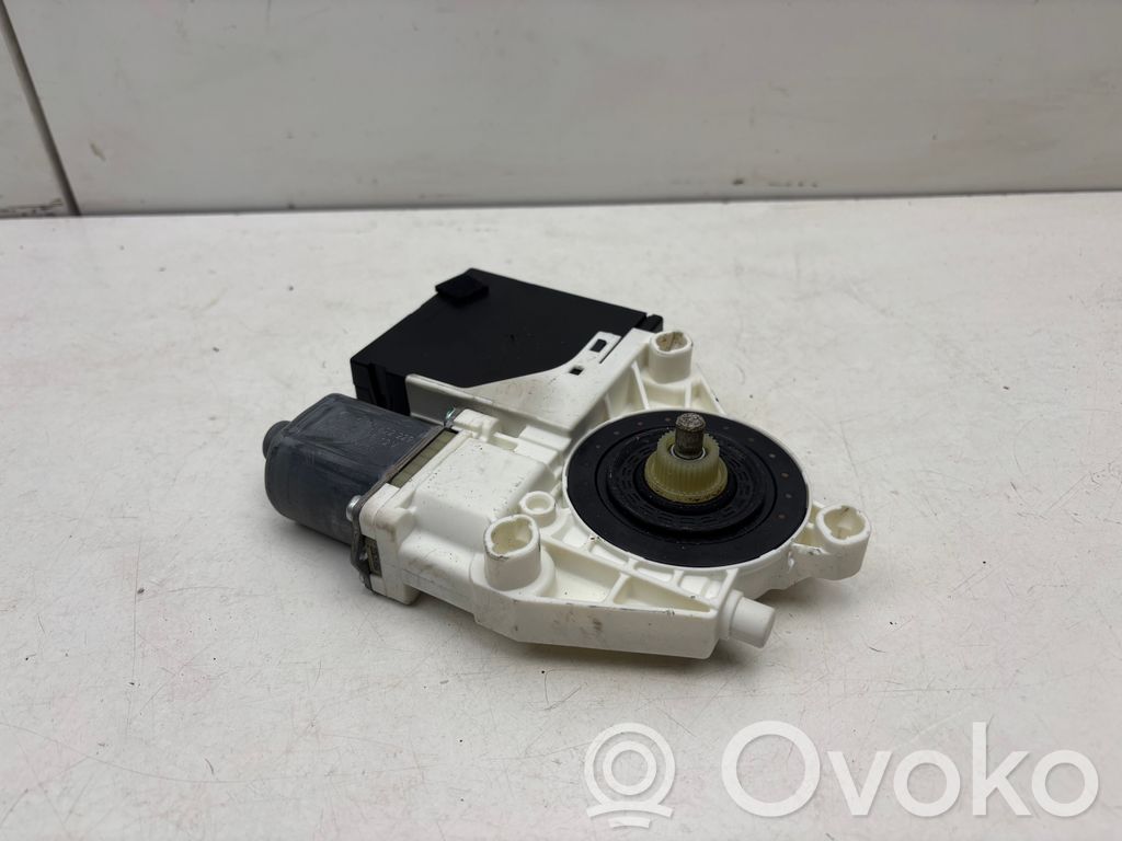 Volkswagen Golf VI Silnik regulatora szyby drzwi przednich 