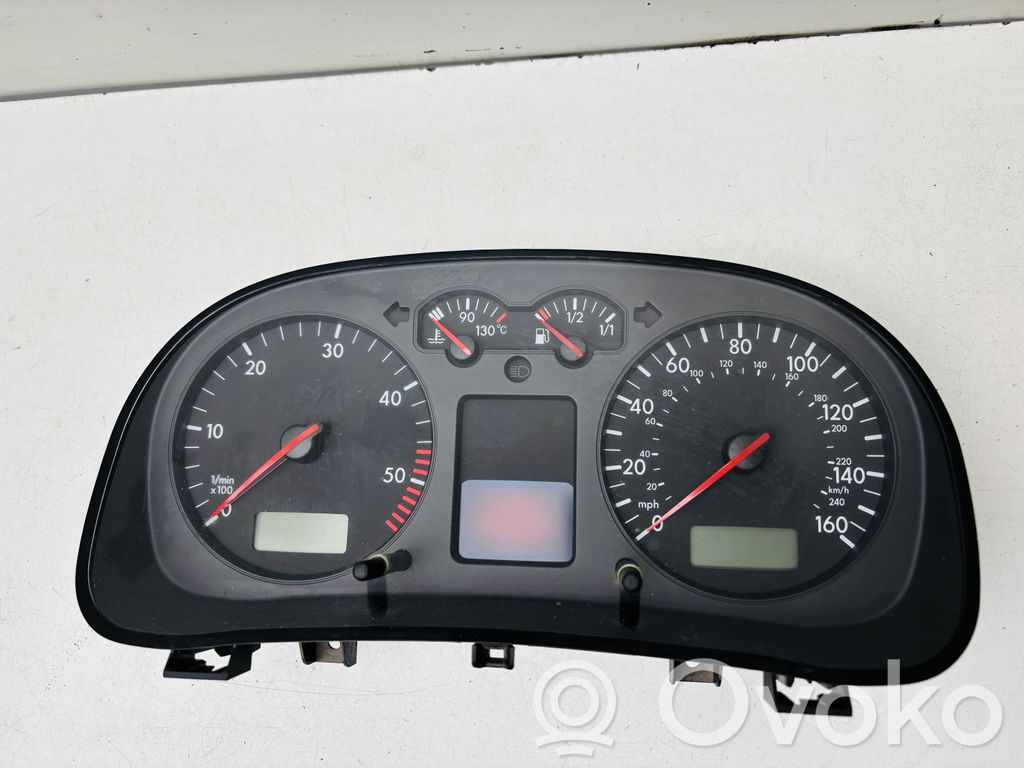 Volkswagen Golf IV Licznik / Prędkościomierz 