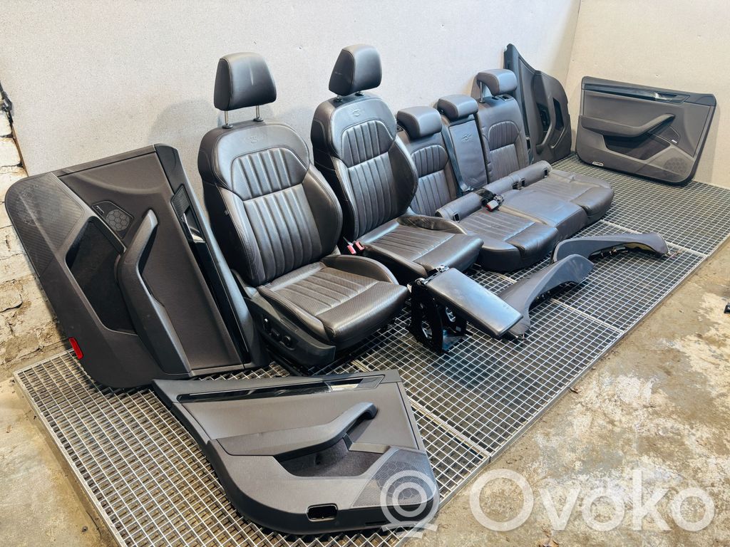 Skoda Superb B8 (3V) Garnitures, kit cartes de siège intérieur avec porte 