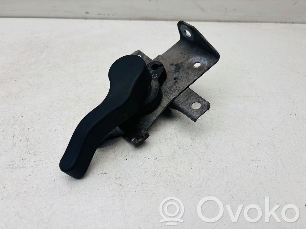 Rączka / Uchwyt otwierania pokrywy przedniej / maski silnika   3V0823661C