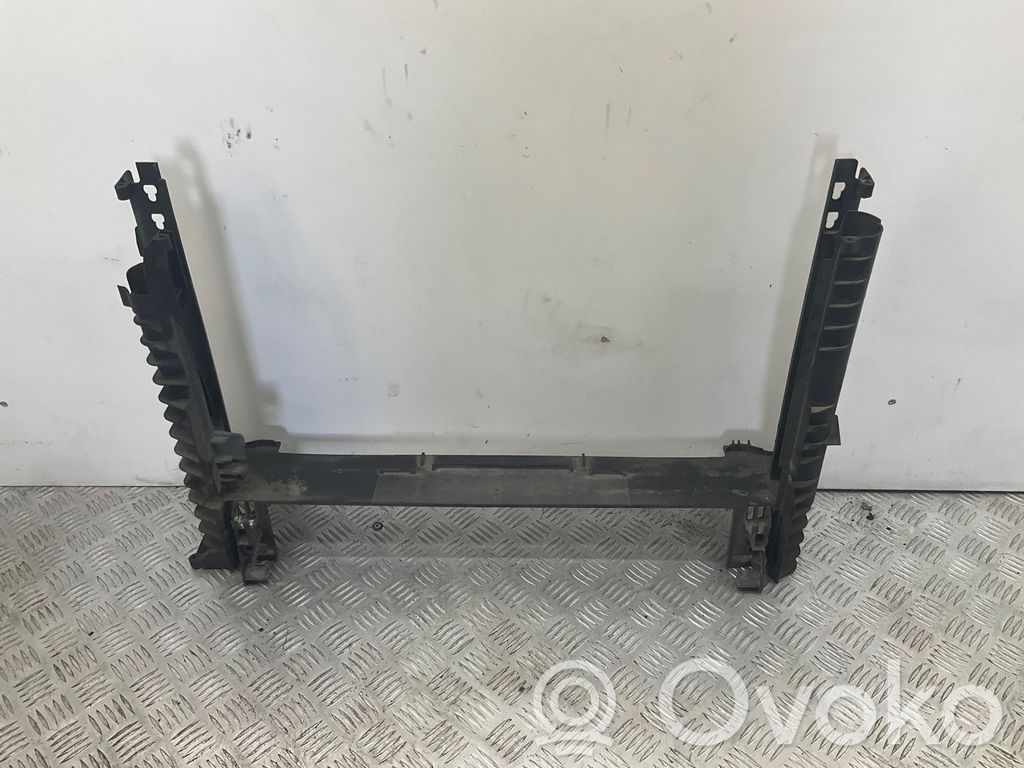 Radiator mount bracket   7560958