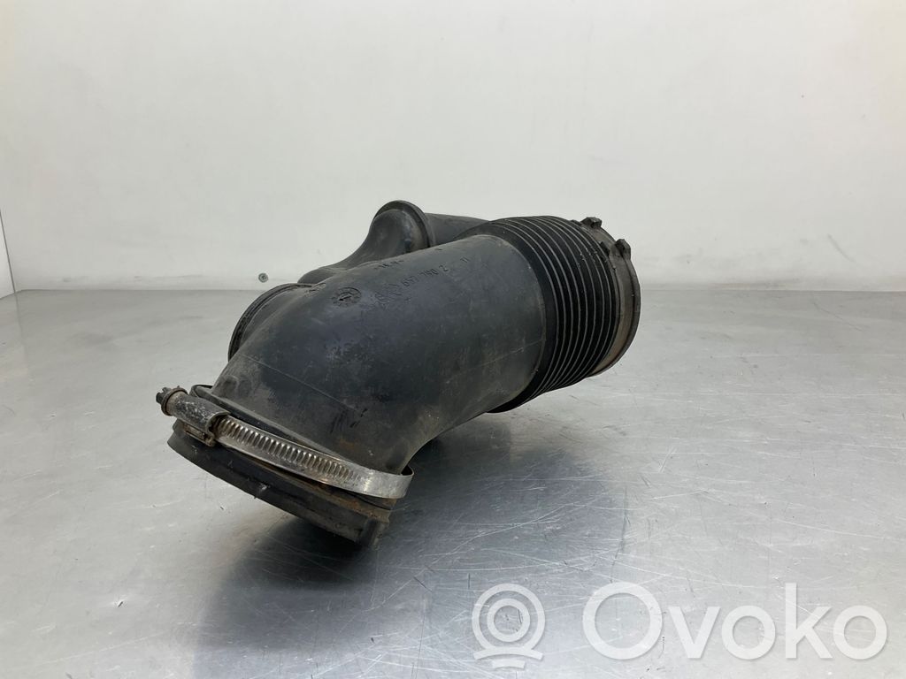 BMW 3 E90 E91 Oro paėmimo kanalo detalė (-ės) 
