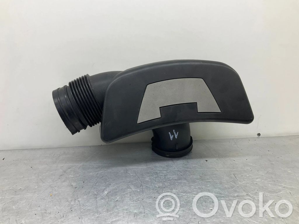 BMW 5 E60 E61 Ilmanoton kanavan osa 