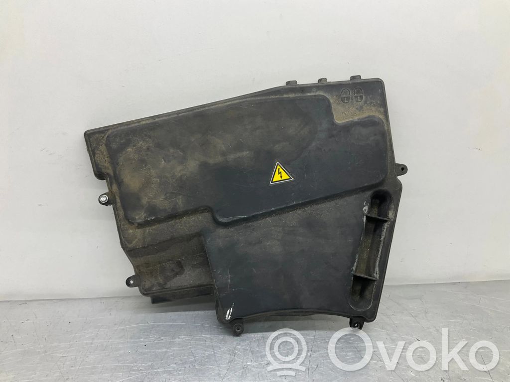 BMW 5 E60 E61 Dangtelis saugiklių dėžės 