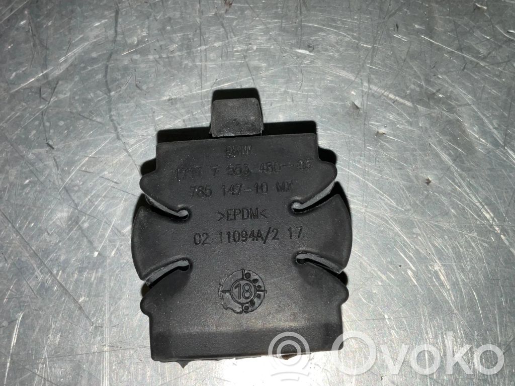 Radiator mount bracket   7553480