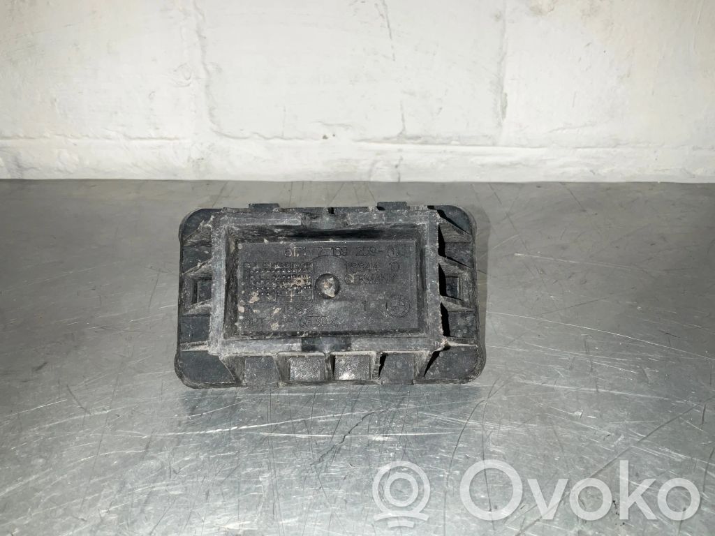 Sill supporting ledge   7189259