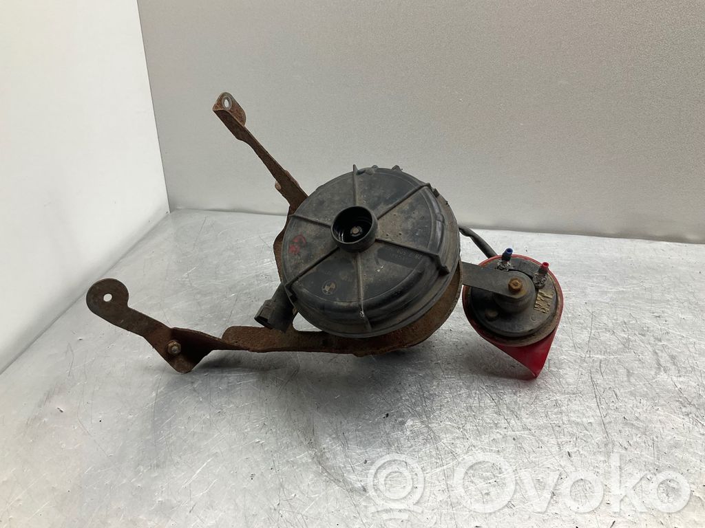BMW 5 E60 E61 Antrinis oro siurblys 