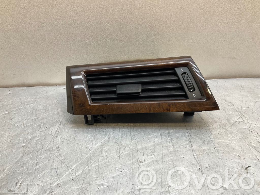 BMW 5 E60 E61 Kojelaudan hansikaslokeron lista 