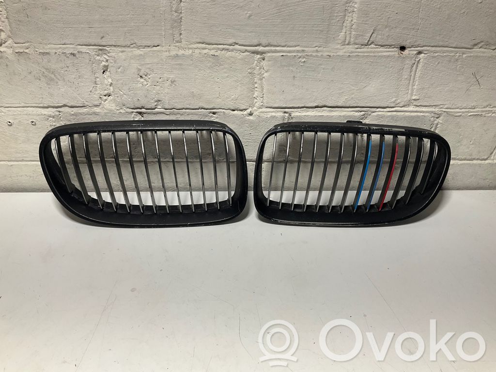 BMW 3 E92 E93 Grotelės viršutinės 