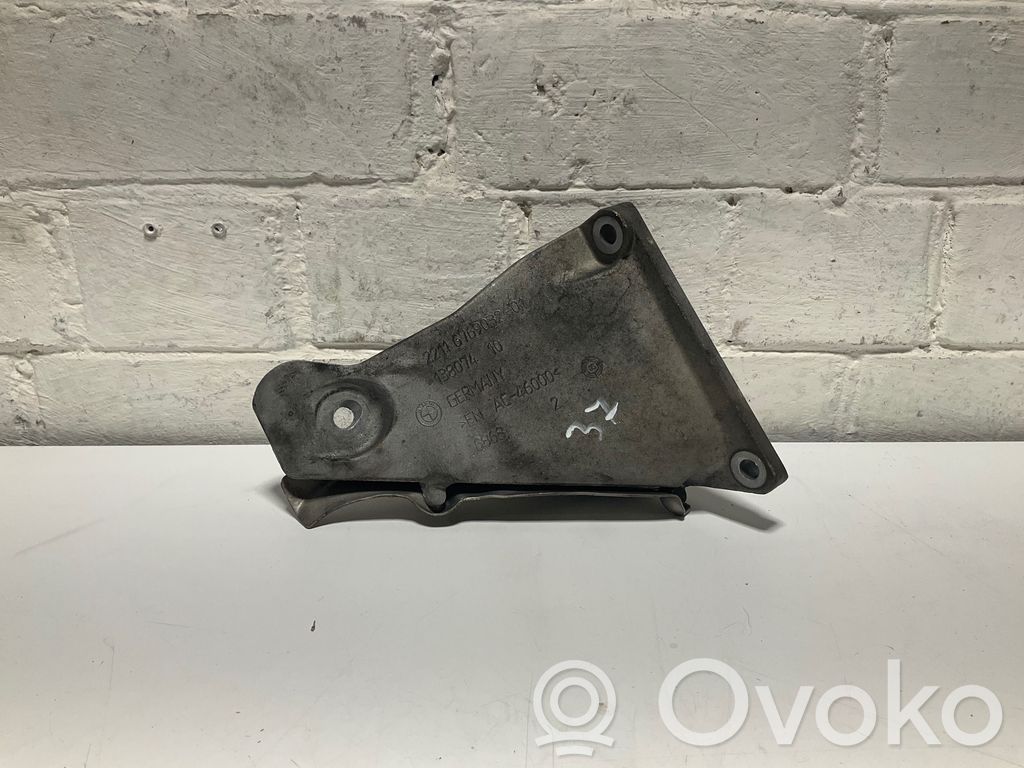 BMW 5 E60 E61 Engine mounting bracket 