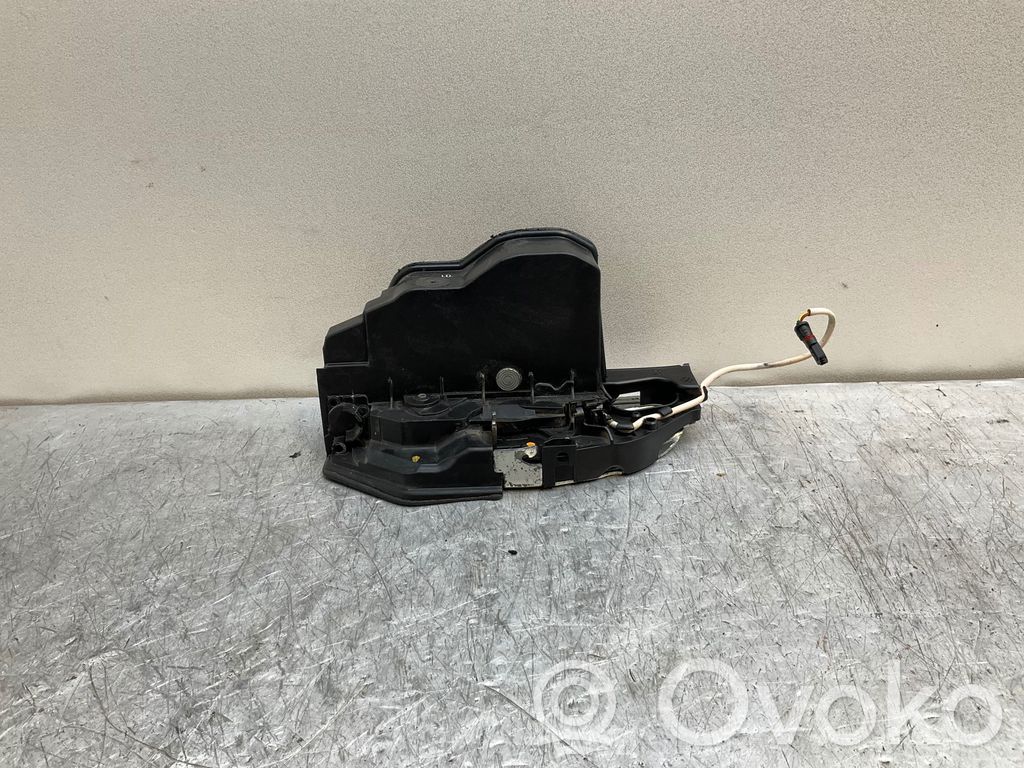 BMW 5 F10 F11 Zamek drzwi przednich 