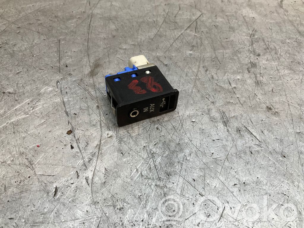 BMW 5 E60 E61 USB jungtis 