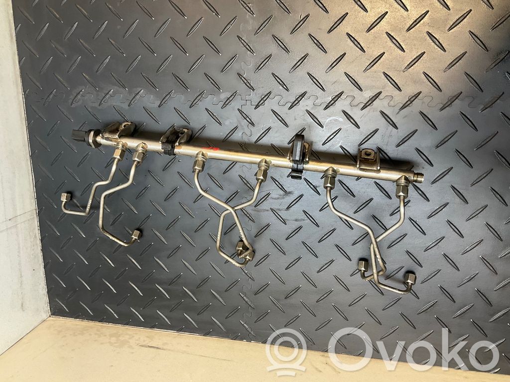 BMW X5 E70 Degvielas maģistrālā caurule 