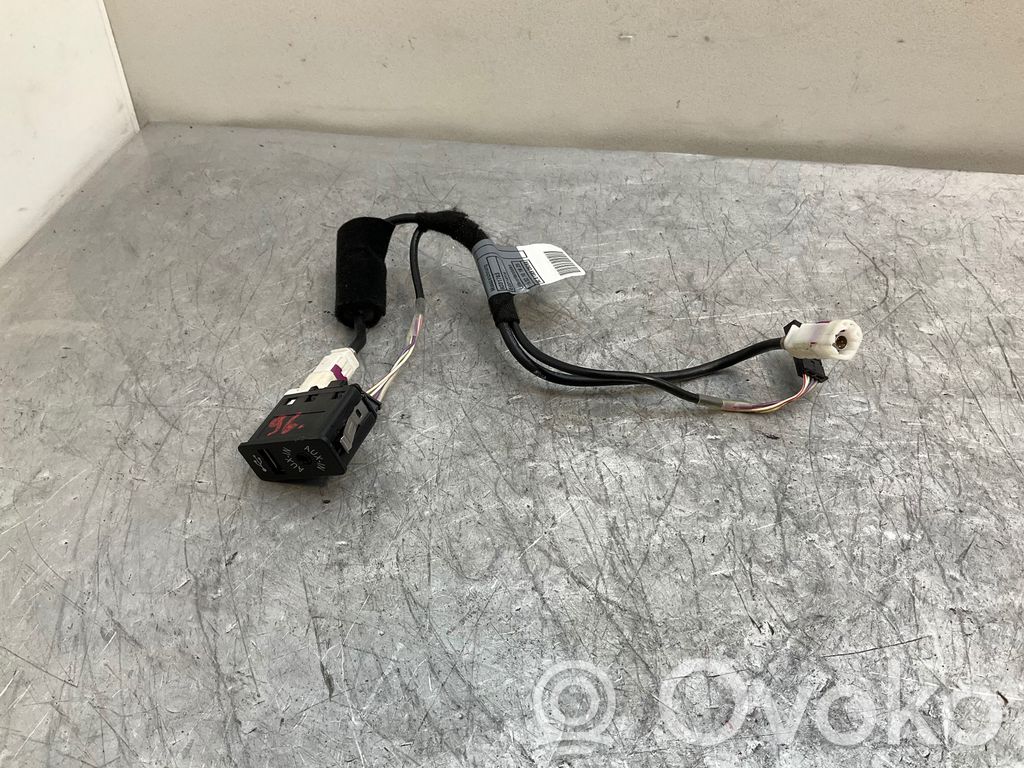 BMW 3 E92 E93 AUX in-socket connector 