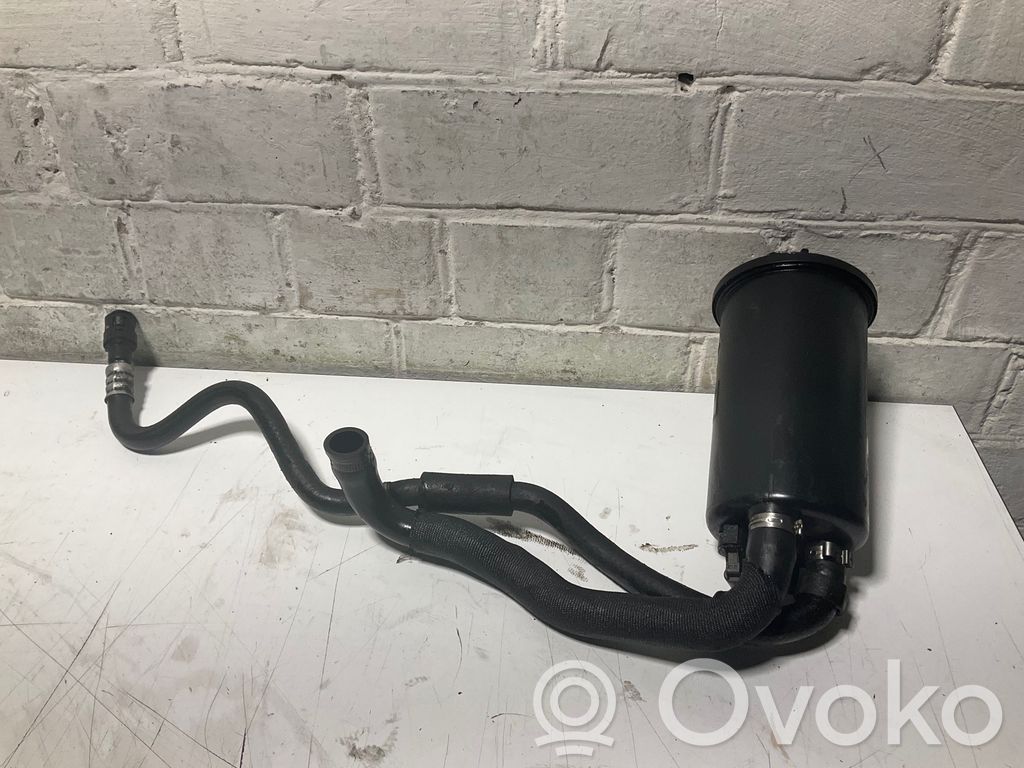 BMW 5 E60 E61 Vairo stiprintuvo skysčio bakelis 