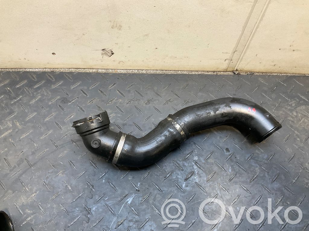 BMW 5 E60 E61 Välijäähdyttimen letku 