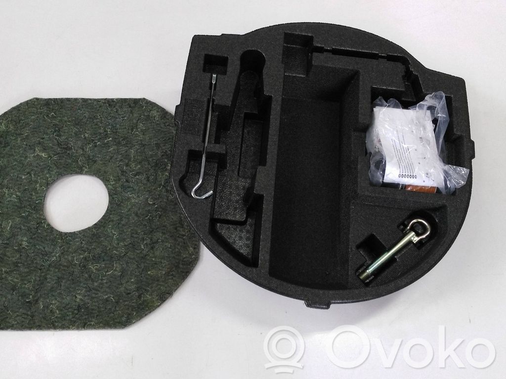 Trunk/boot lower side trim panel   D09W688MX,D09W688MX