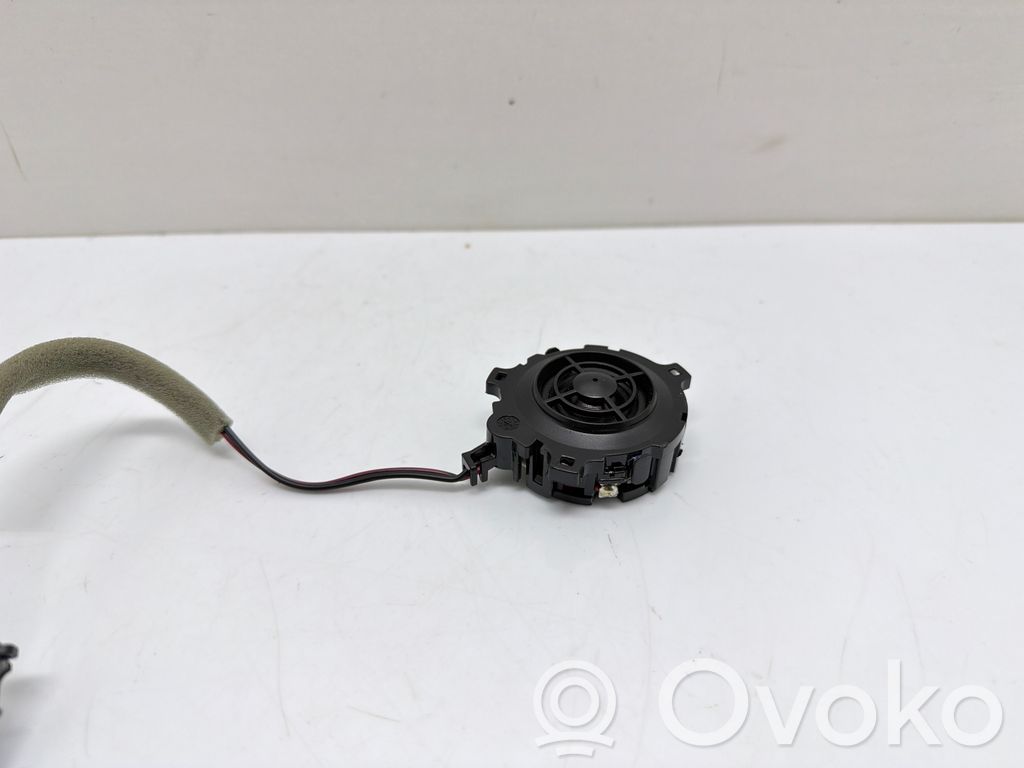 Skoda Octavia Mk4 Front door speaker 
