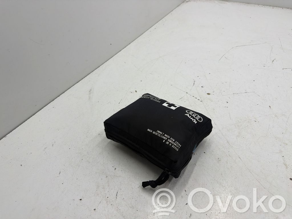 Audi A3 8Y Ensiapupakkaus 