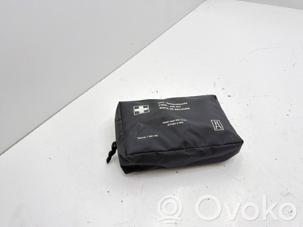 BMW 5 G30 G31 G38 Vaistinėlė 