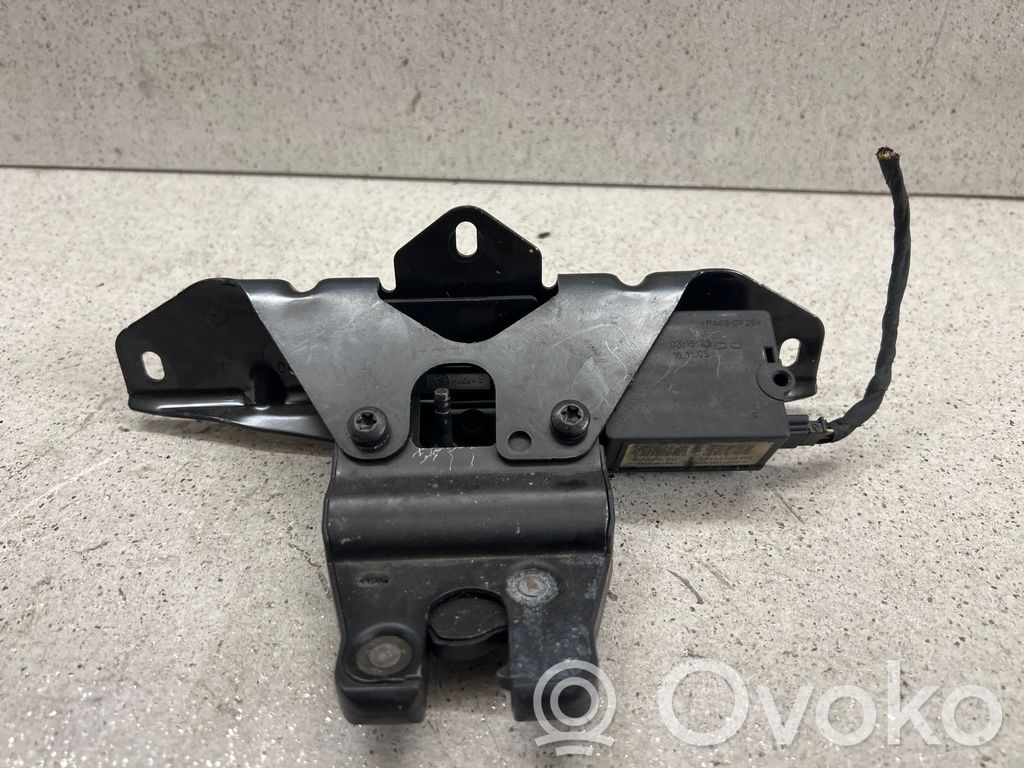 BMW 5 E60 E61 Aizmugurējā pārsega slēdzene 