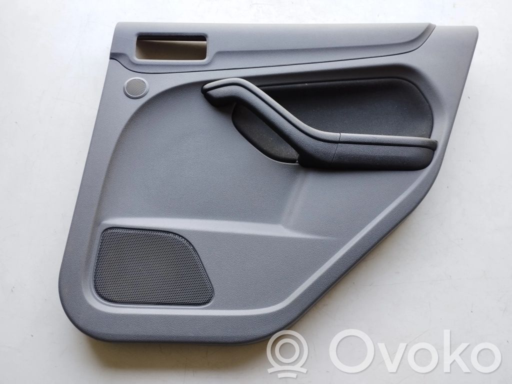 Ford Focus Apšuvums aizmugurējām durvīm 