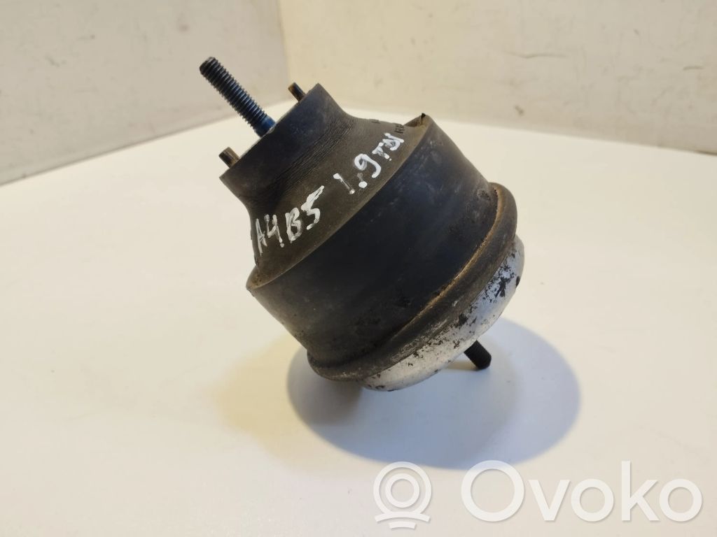 Audi A4 S4 B5 8D Engine mount bracket 