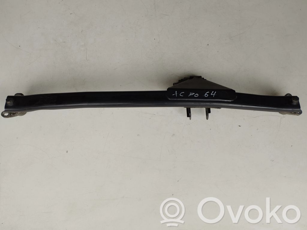 Engine mounting bracket   P30671357,8666205