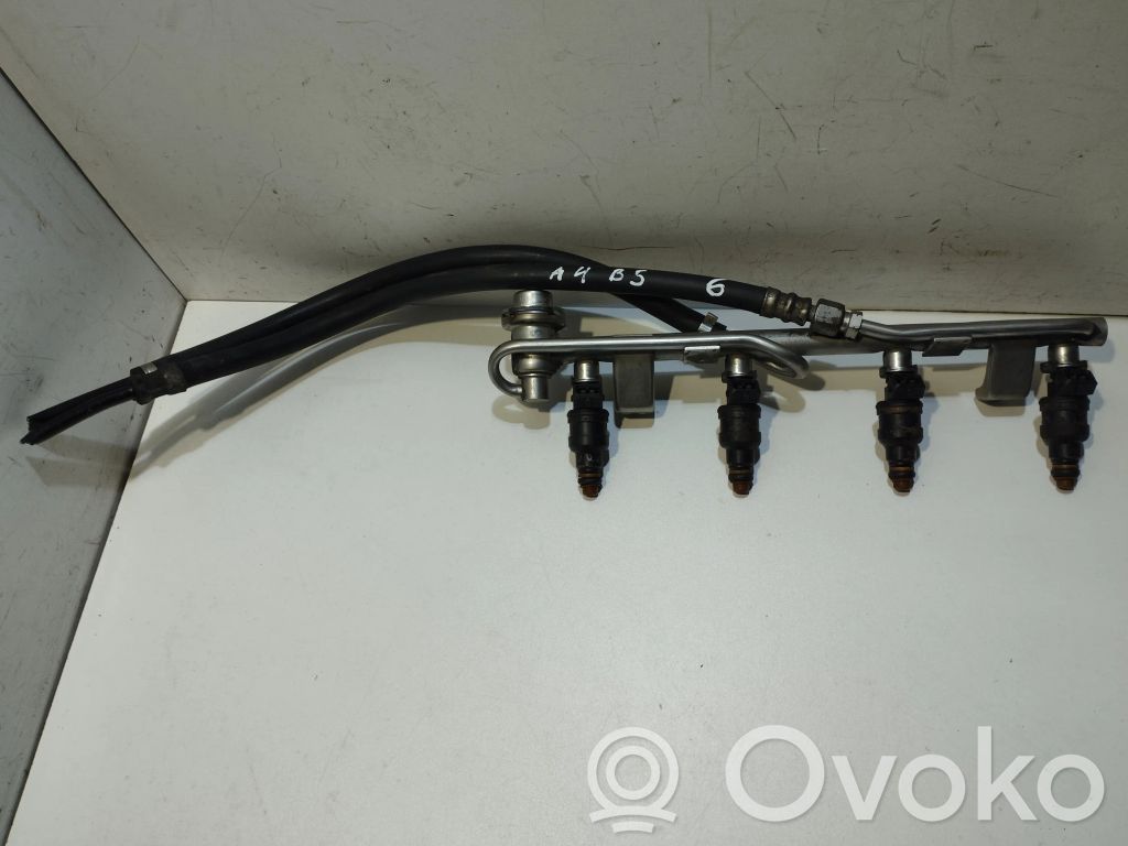 Audi A4 S4 B5 8D Tubo principal de alimentación del combustible 