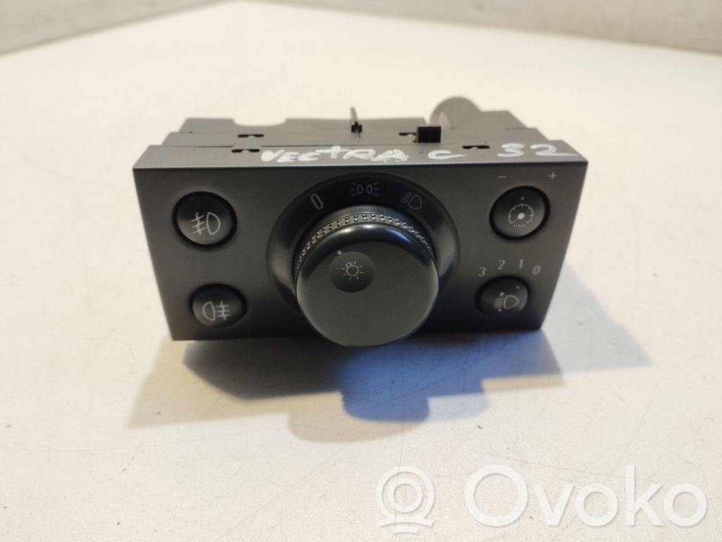 Light switch   13229539,04060053