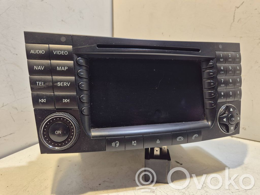 Mercedes-Benz E W211 Panel / Radioodtwarzacz CD/DVD/GPS 