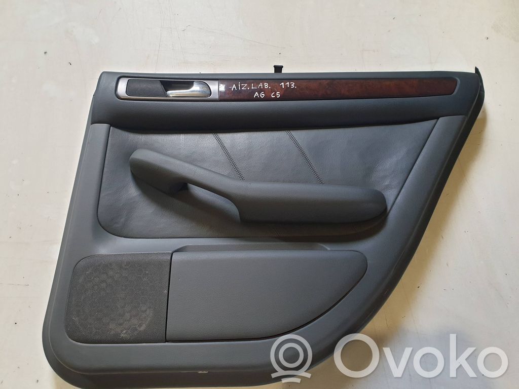 Audi A6 S6 C5 4B Rivestimento del pannello della portiera posteriore 