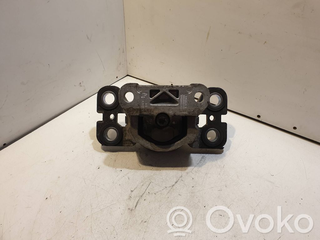 Engine mount bracket   6G927M121RF