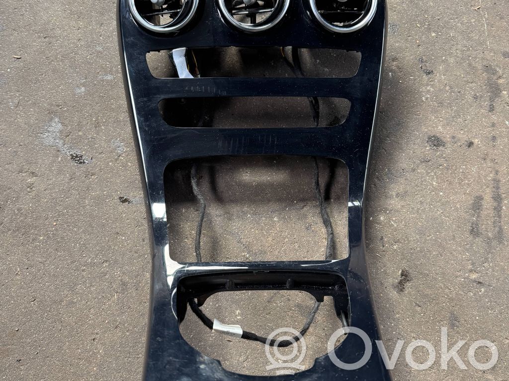 Mercedes-Benz C W205 Ozdoba tunelu środkowego 