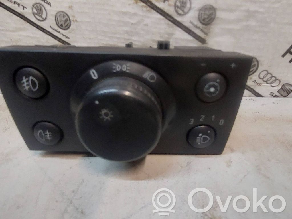 Light switch   93394755,04061005