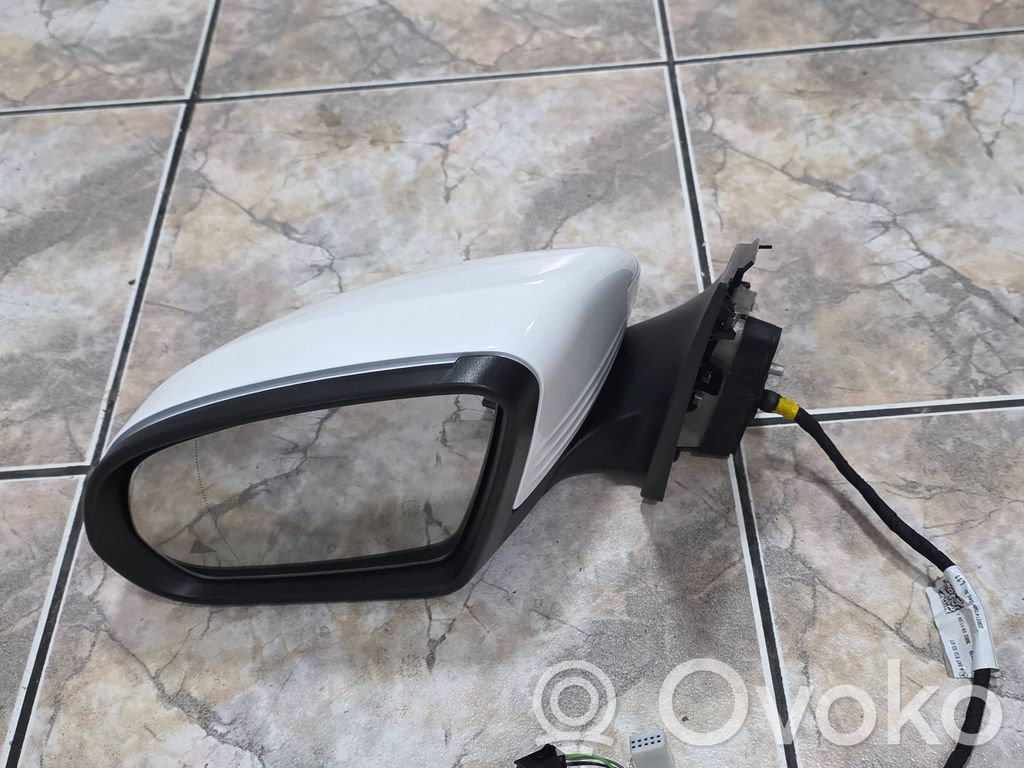 Mercedes-Benz GLA H247 Elektryczne lusterko boczne drzwi przednich 
