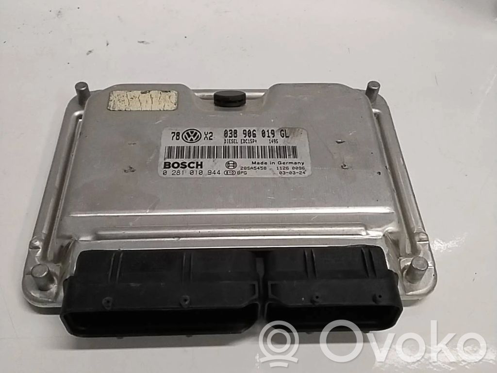 Volkswagen PASSAT B5.5 Engine control unit/module 