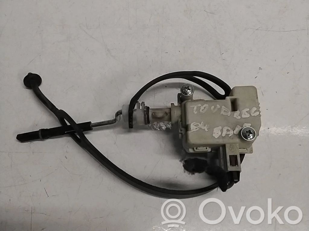 Volkswagen Touareg I Fuel tank cap lock motor 