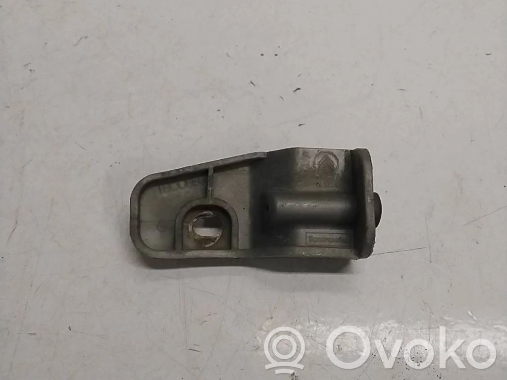 Front bumper mounting bracket   1800550