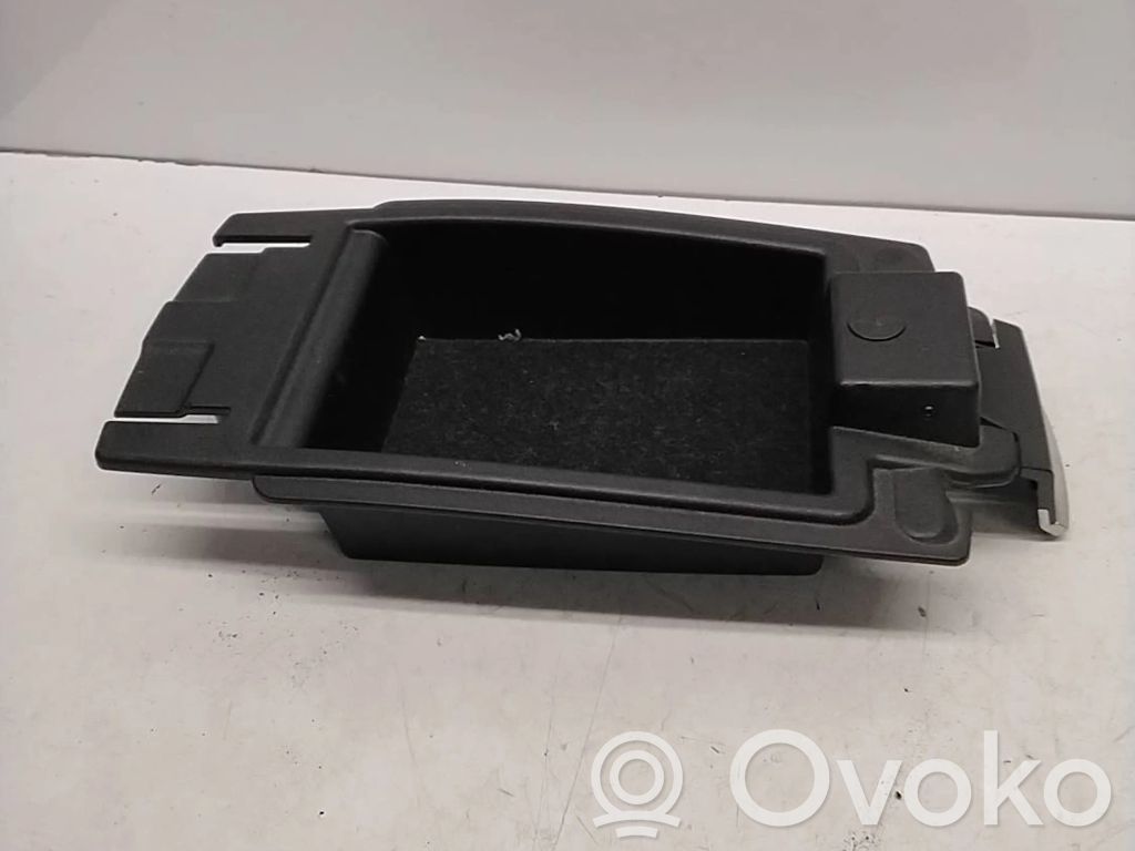 Armrest   CM21R044C82A