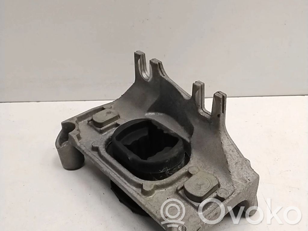 Renault Clio IV Engine mount bracket 