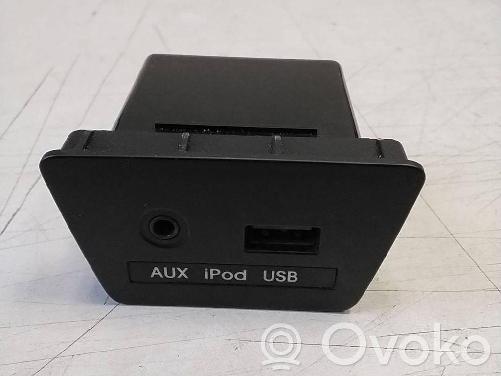 Hyundai ix35 Enchufe conector entrada auxiliar 