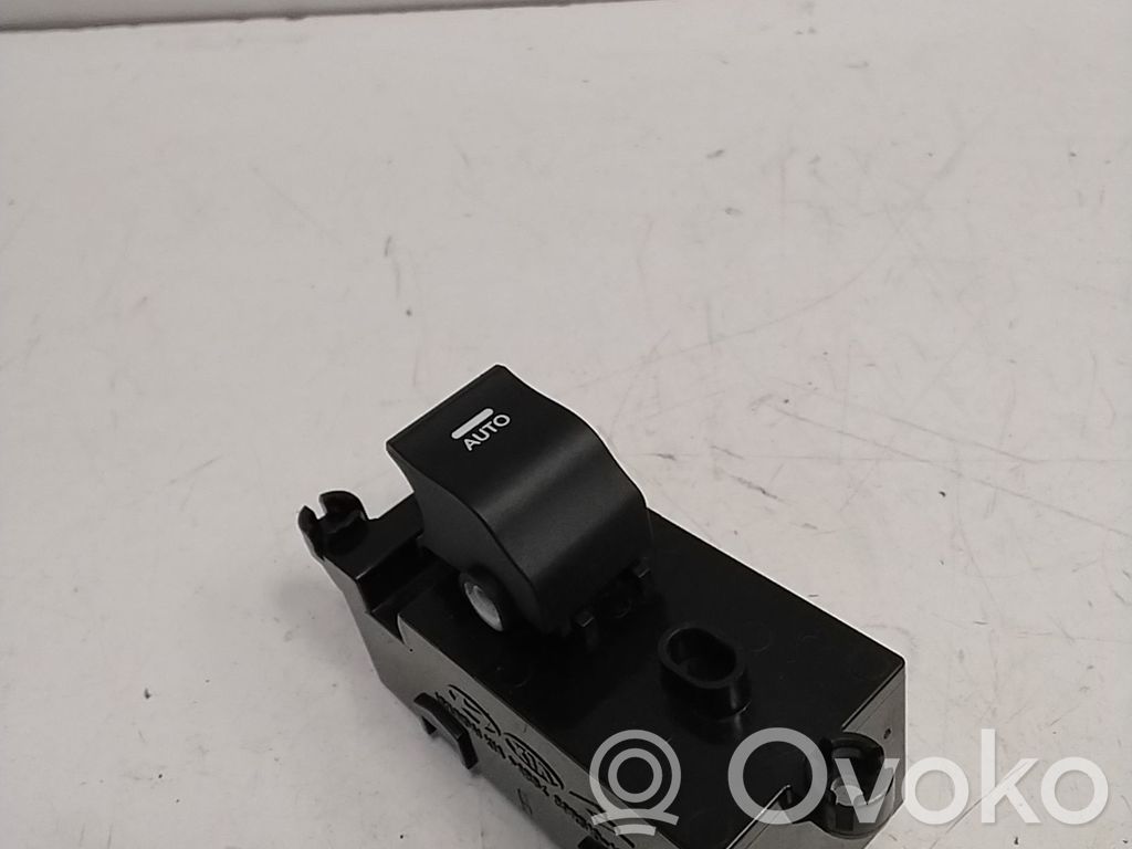 Hyundai i40 Tailgate glass/window release handle 