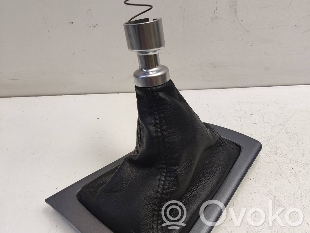 Ford Focus Vaihdevivun/vaihtajan verhoilu nahka/nuppi 